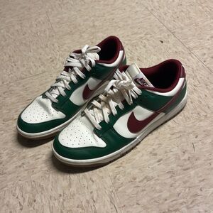 Green and purple dunks